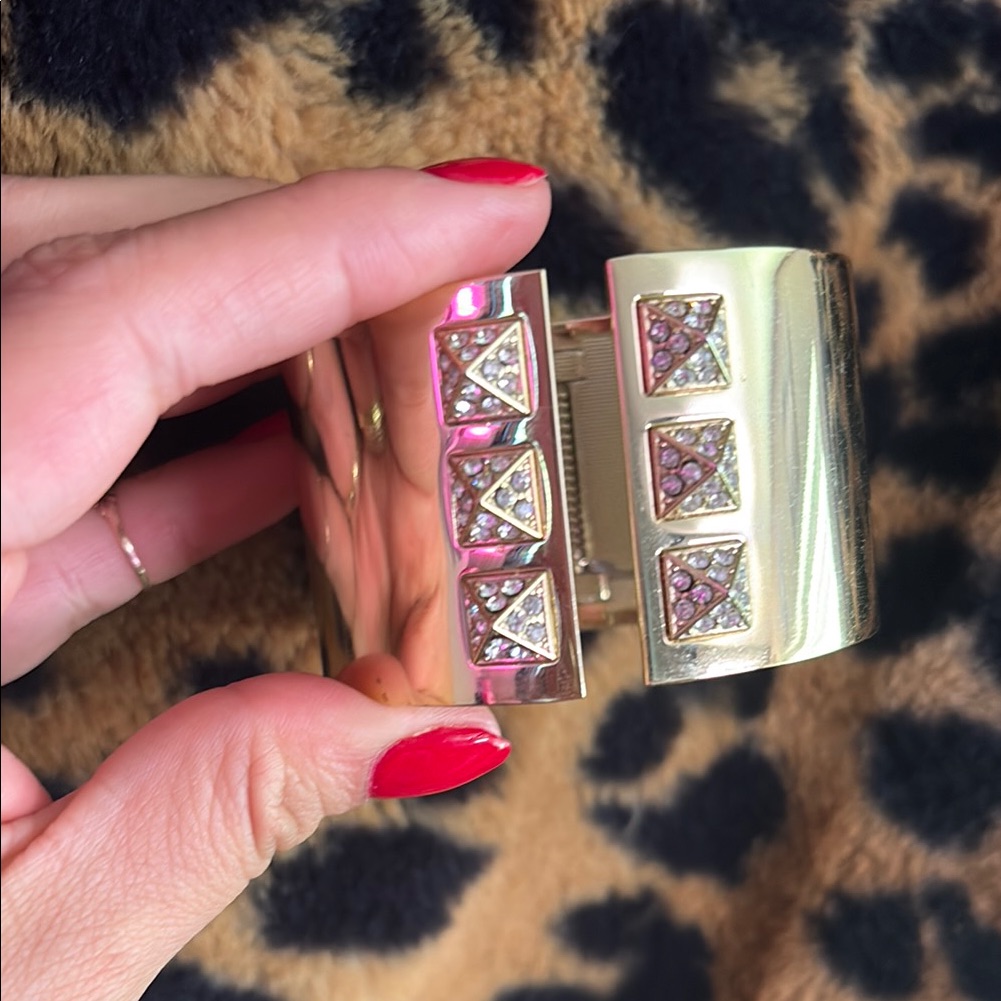 Victorias Secret Gold StuddedRhinestone Bracelet 15$